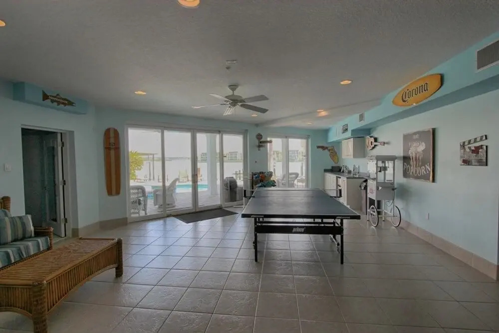 Beachcomber's Luxury - 5 Br home by RedAwning