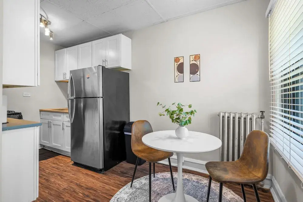 Modern 1BR - Kenwood 501