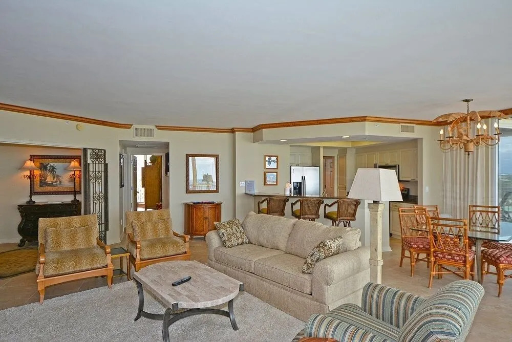 The Gem - 3 Br condo by RedAwning