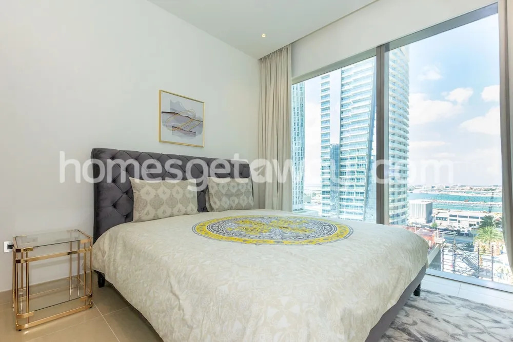 Homesgetaway- 2BR in Marina Gate Tower 2