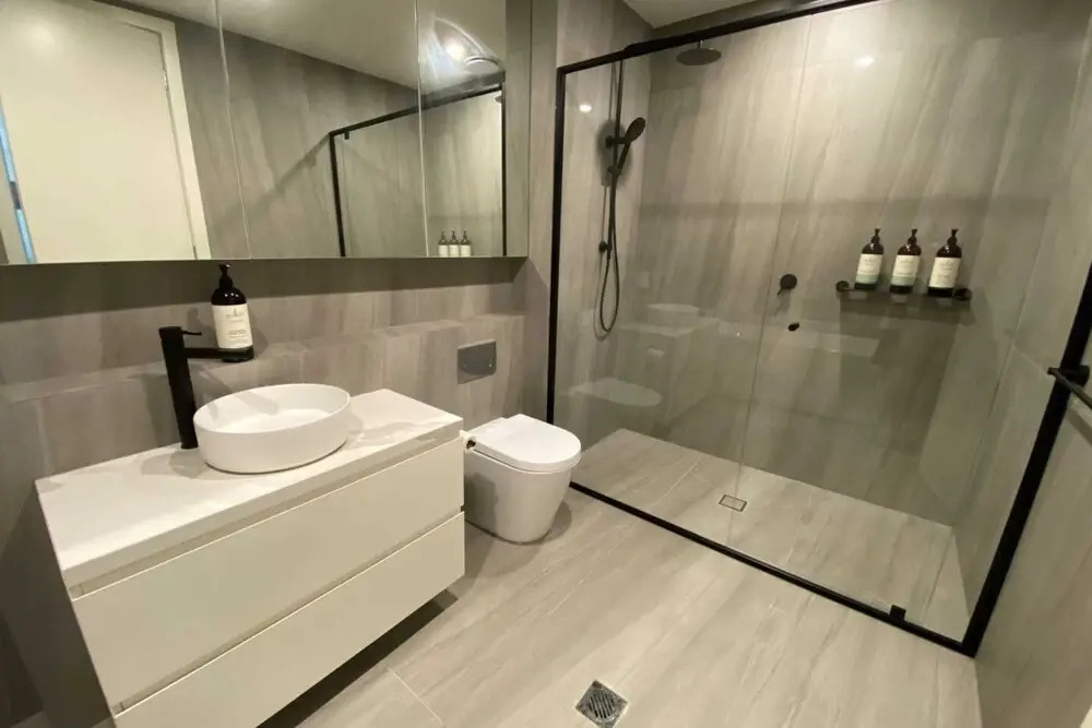 Luxe 3 Bedroom Apartment With Parking