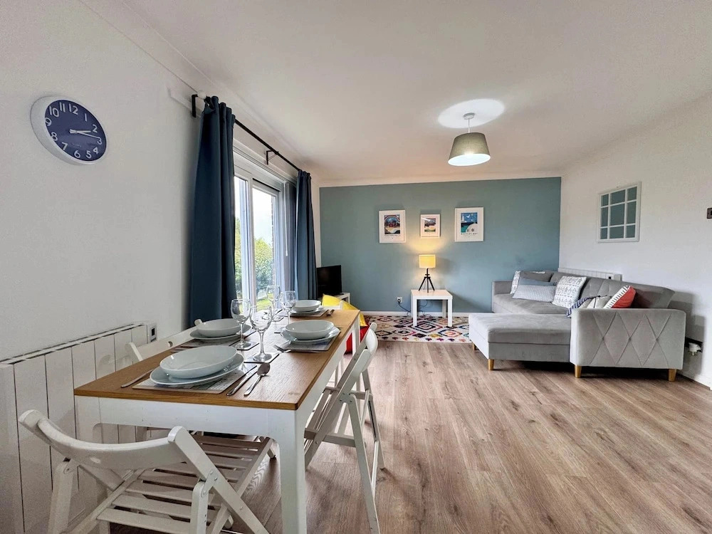 Mariners Apartment by Week2Week