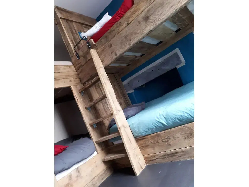 Ty Glyndwr Bunkhouse, Bar and cafe