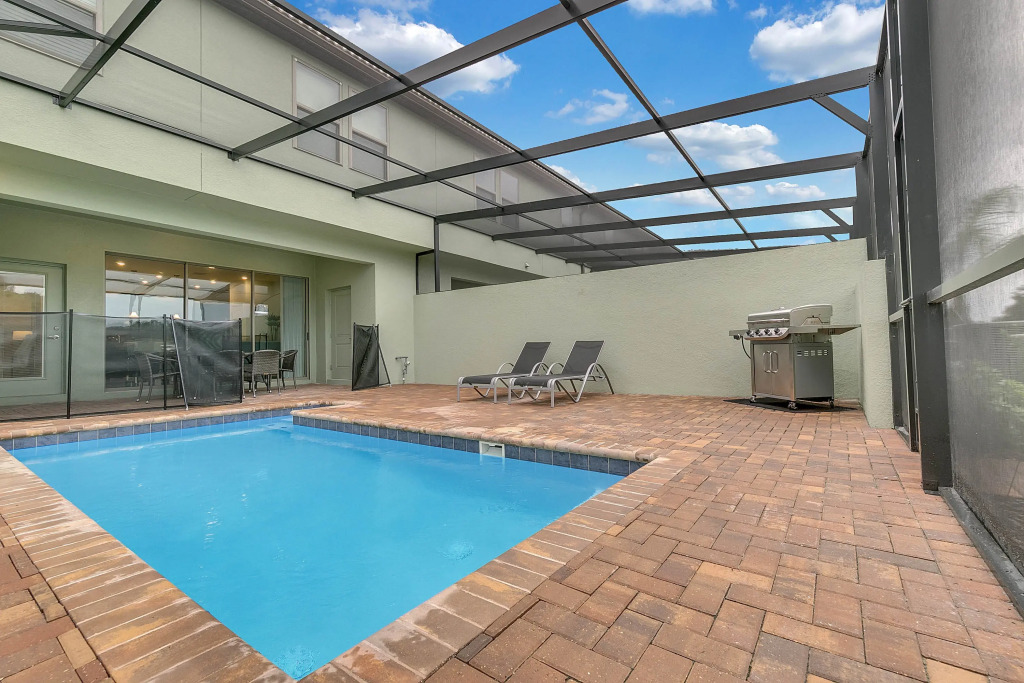 5 Bedrooms 4 Bathrooms Solterra 4643 Td
