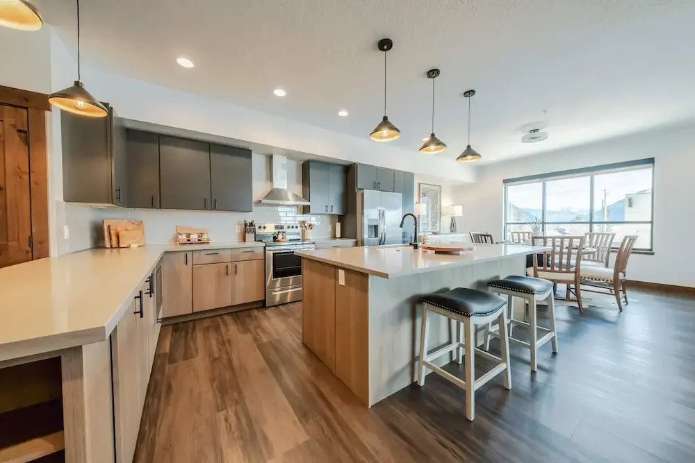 Downtown Penthouse Condo For 4!