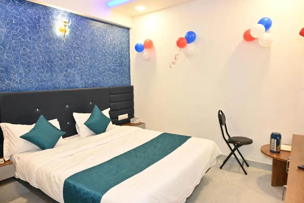 Hotel Avadh Palace, Subhash Bridge, RTO Circle, Ahmedabad