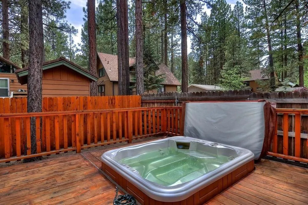 No. 21 Tamarack Lodge Cabin