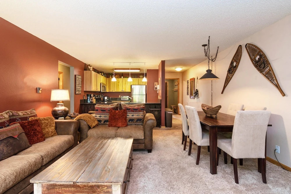 288 W Beaver Creek Blvd Condo Unit H1 - 2 Br condo by RedAwning