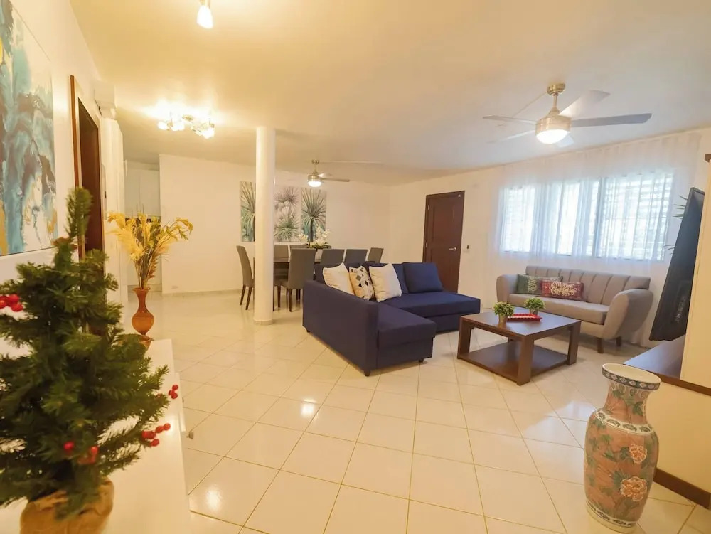 Cozy 7BR Villa BIG Pool Close to Beach