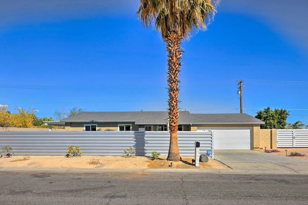 Palm Springs Pad w/ Outdoor Kitchen + Views!