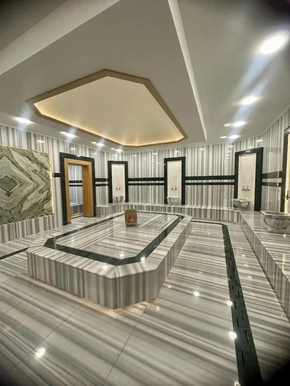 S Class Hotel Convention Center