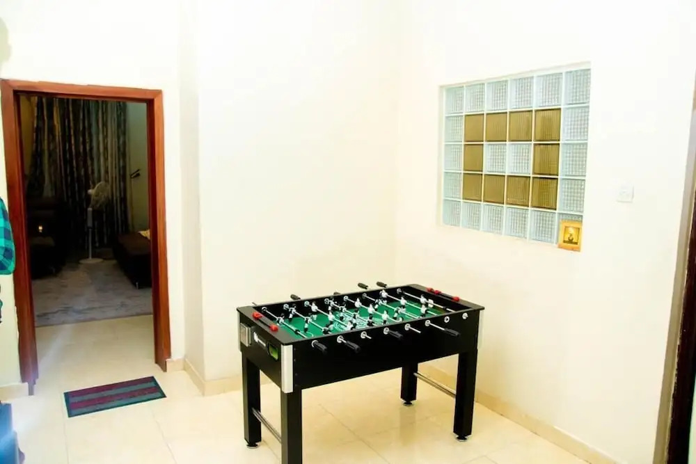 Luxury 4 BR Apt w Parking, Magodo Estate