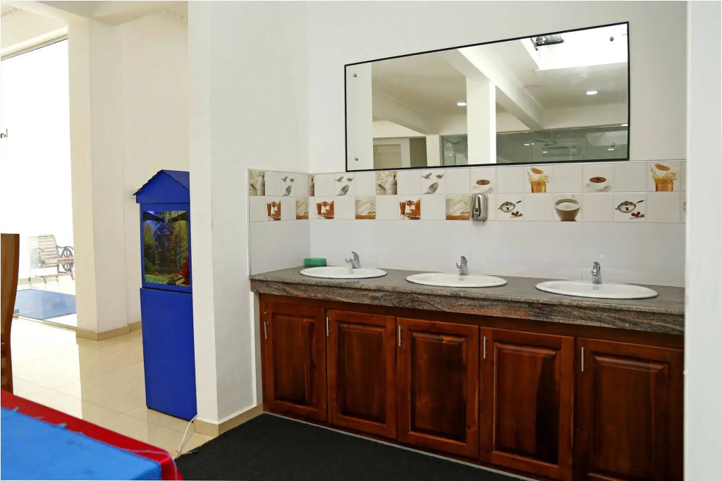 Ronaka Airport Transit Hotel