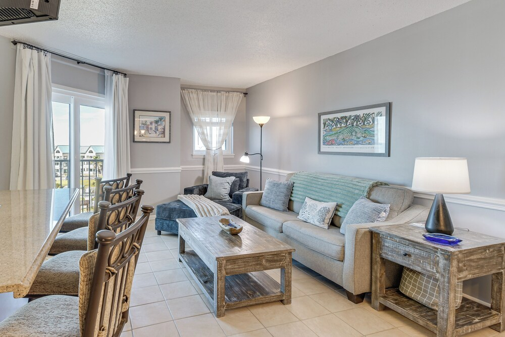 Gulf Highlands Getaway w/ 6 Pools & Beach Access