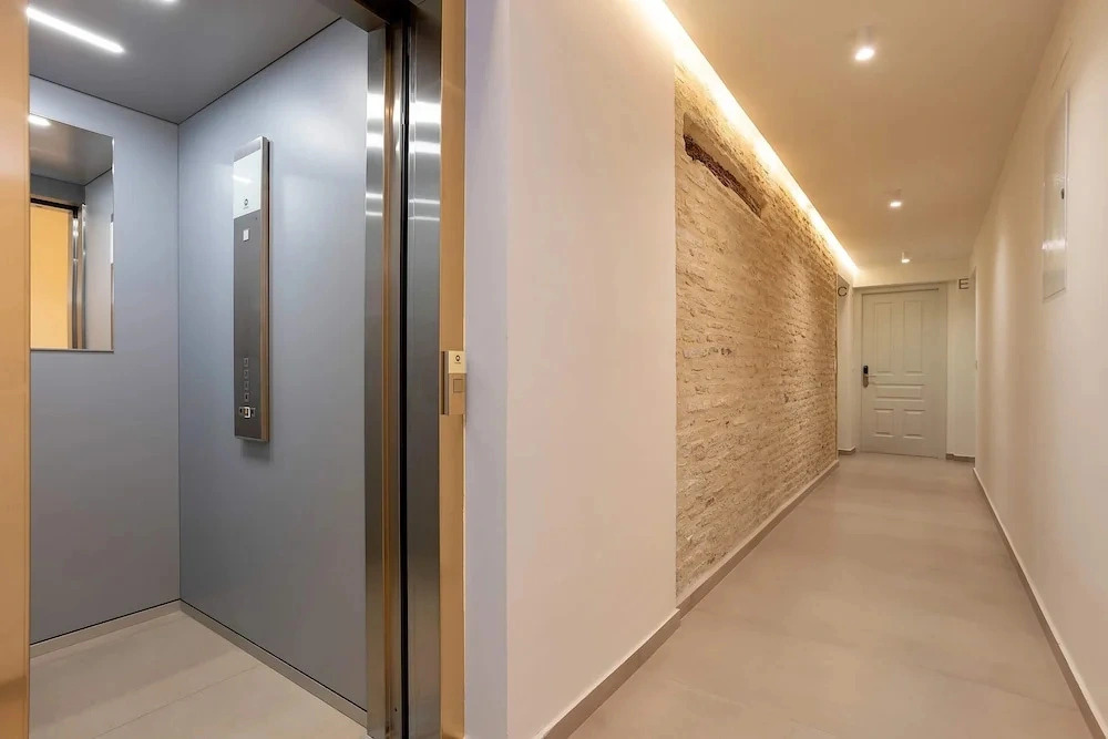 Exclusive Duplex With Private Terrace & Pool in Seville. Feria 21