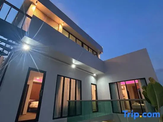 Luxury 4BR Private Pool Villa + Sunset Rooftop