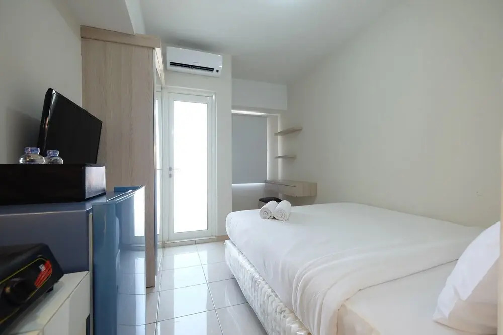 Comfortable Studio at Springlake Summarecon Apartment near Mall By Travelio