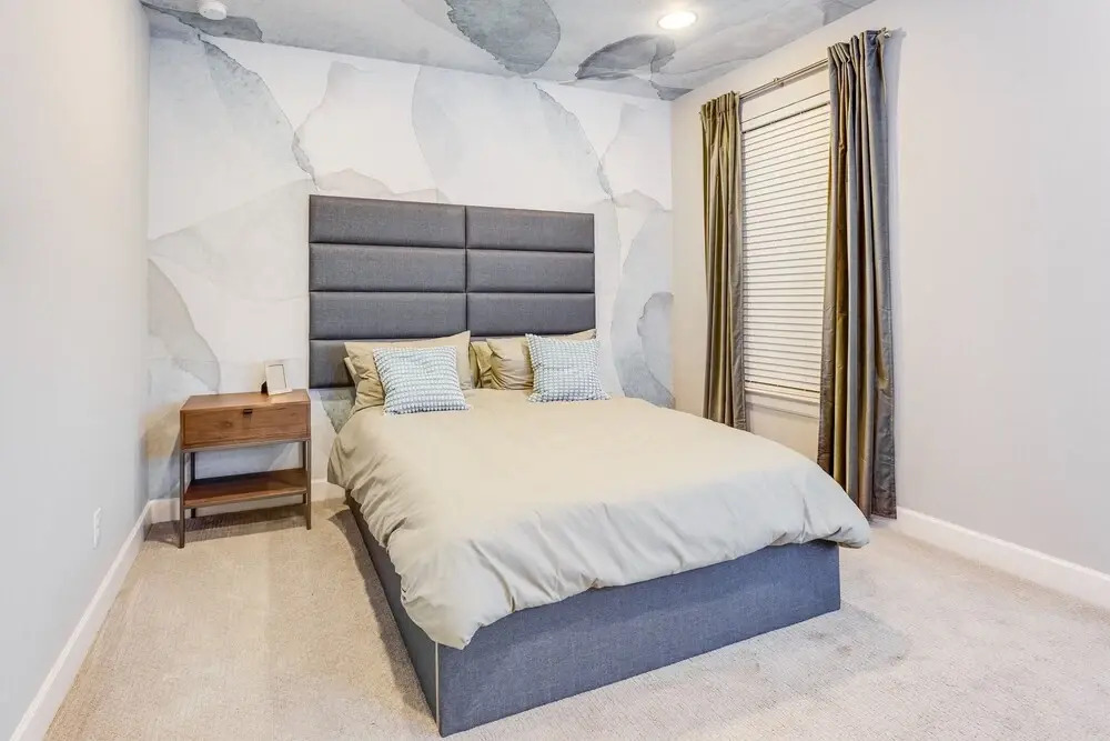 Attractive Midtown House 3br 3.5ba 3 Bedroom Home by RedAwning