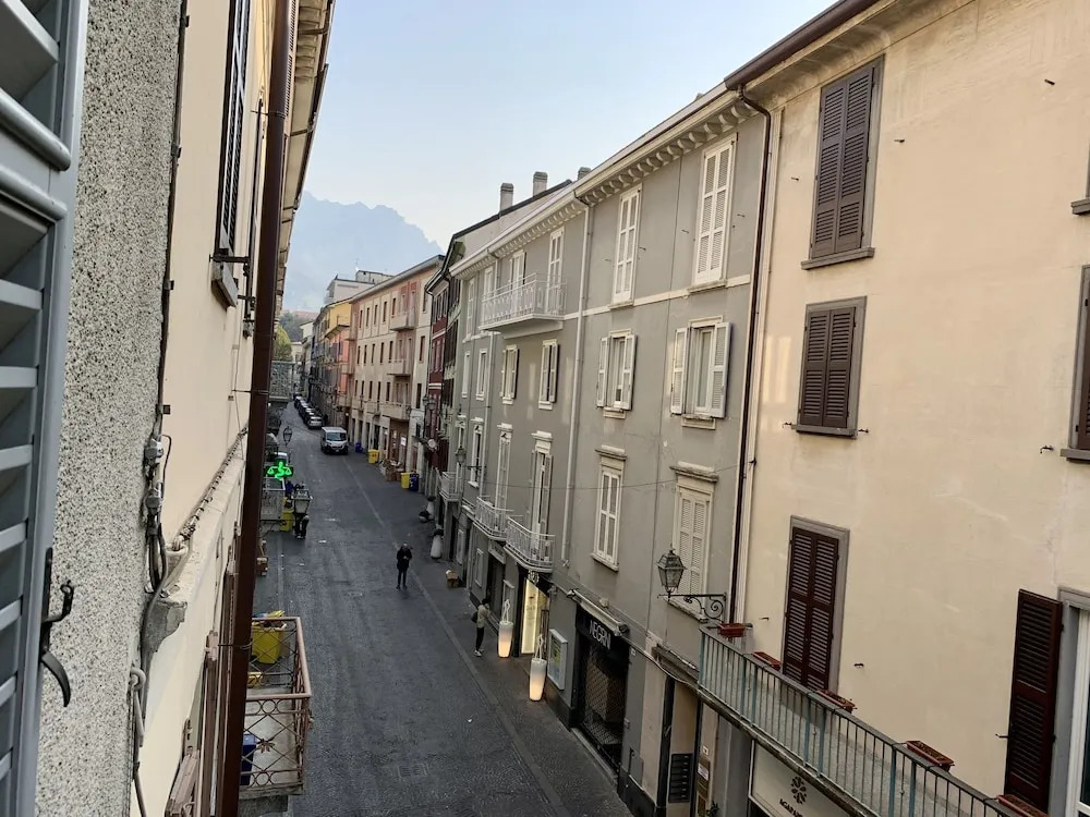 Lecco Center House