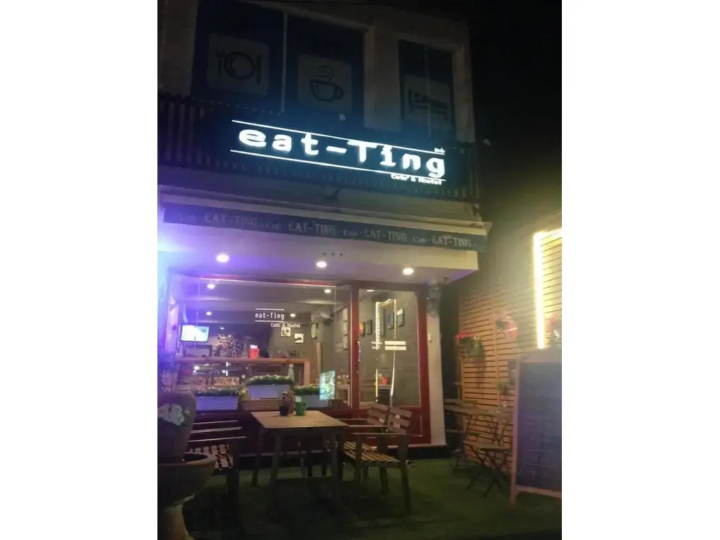 Eat - Ting Cafe and Hostel