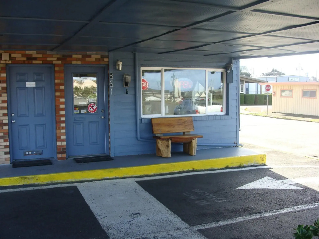 Seven Seas Inn & Suites