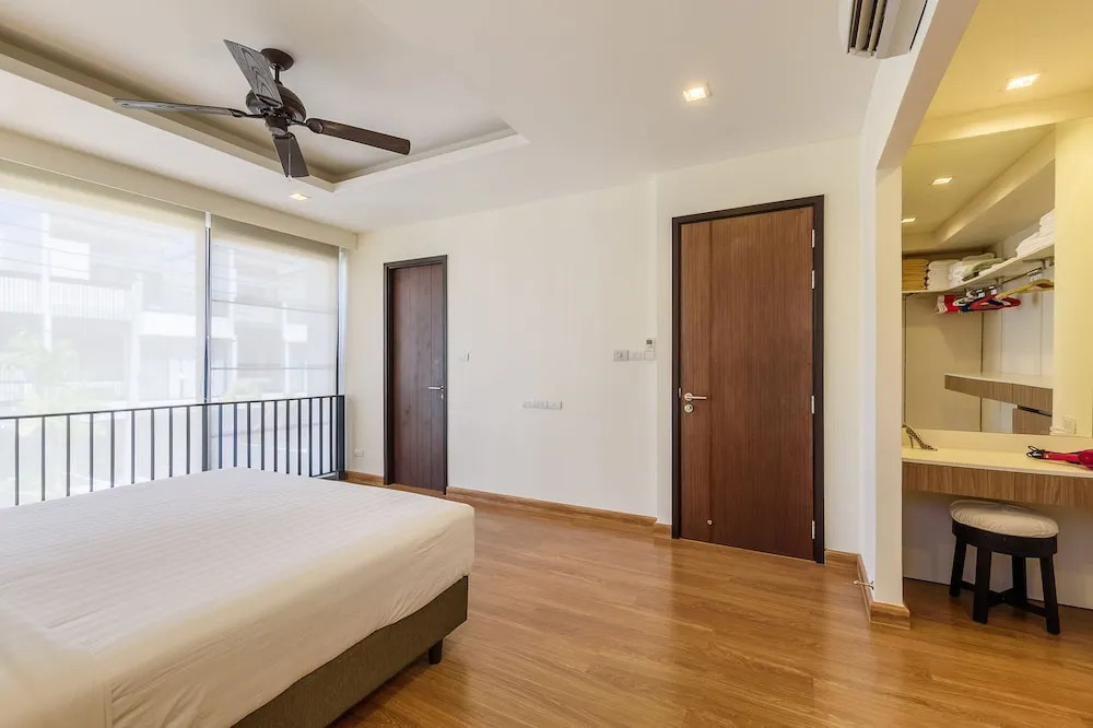 Townhouse With A Walking Distance From Bangtao Beach