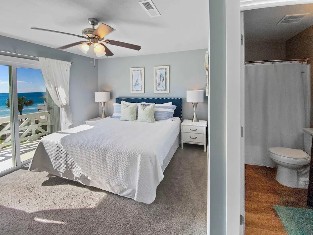 Shoreline Townhomes #10 - 2 Br townhouse by RedAwning