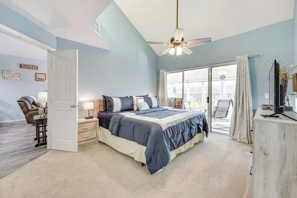 Updated Branson Condo w/ Lake Taneycomo Views!