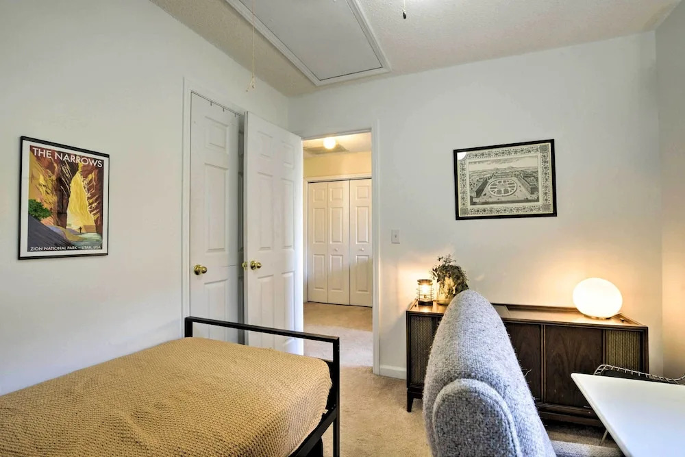 Home With Outdoor Oasis in Downtown Raleigh!