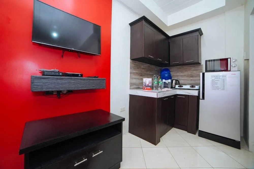 RedDoorz near McArthur Highway