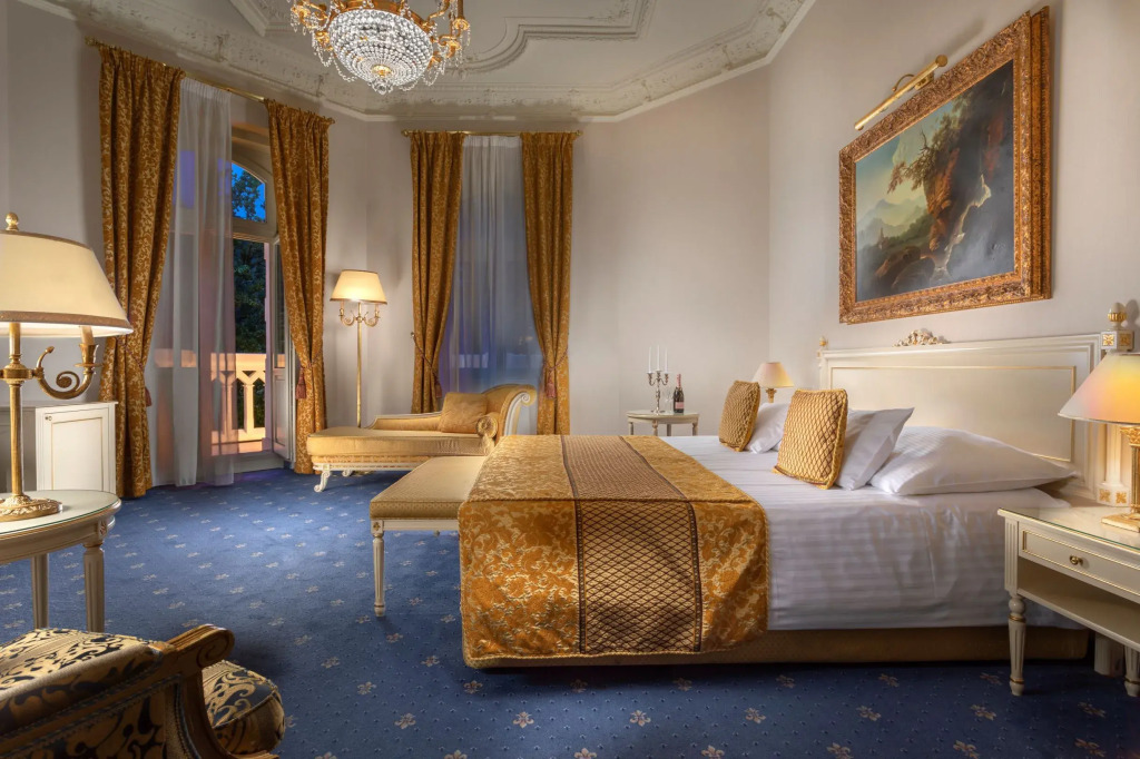 Savoy Westend Hotel
