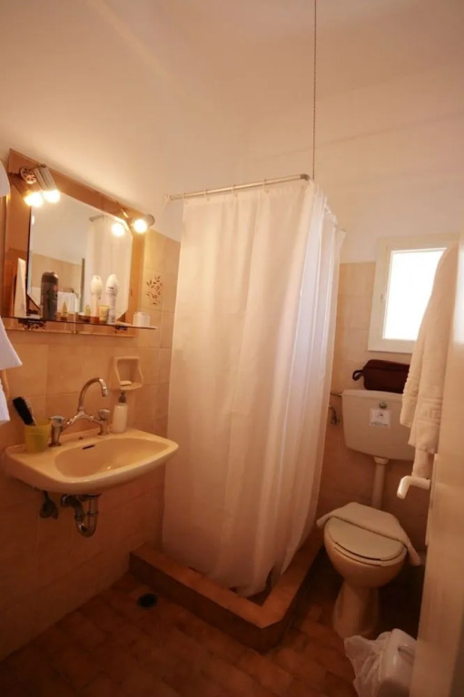 Hara Studios and Apartments