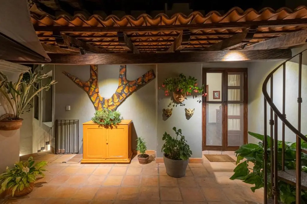 HOLT - Classic Chalet with Pool Overlooking Parroquia