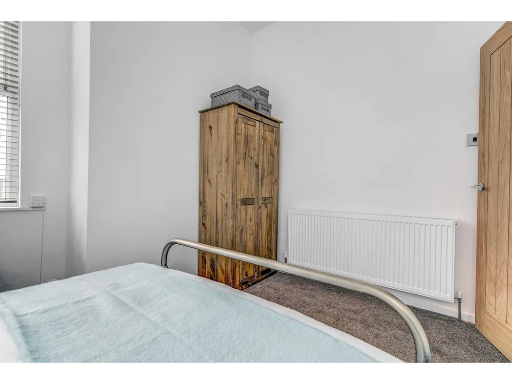 Fantastically Modern, Clean 1 Bedroom Flat for 4