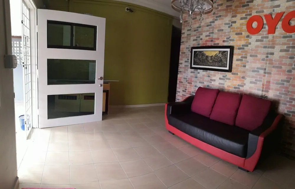 OYO 90363 Nyamanya Inn