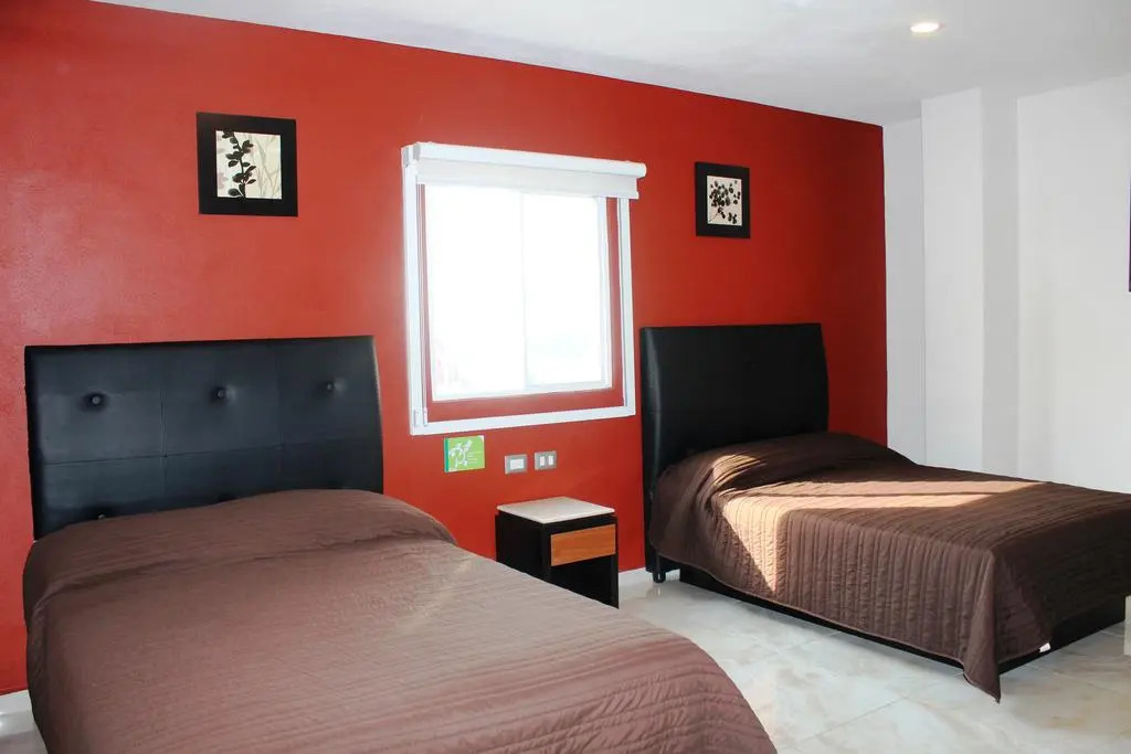 Hotel Leones