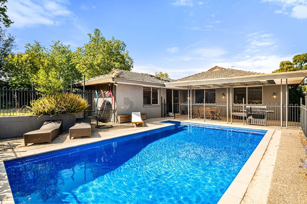 Spacious 5-bed Home With Pool in Glen Iris