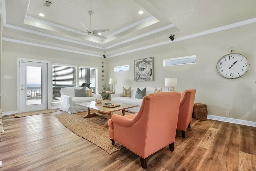 A La Playa 2 Bedroom Home by RedAwning