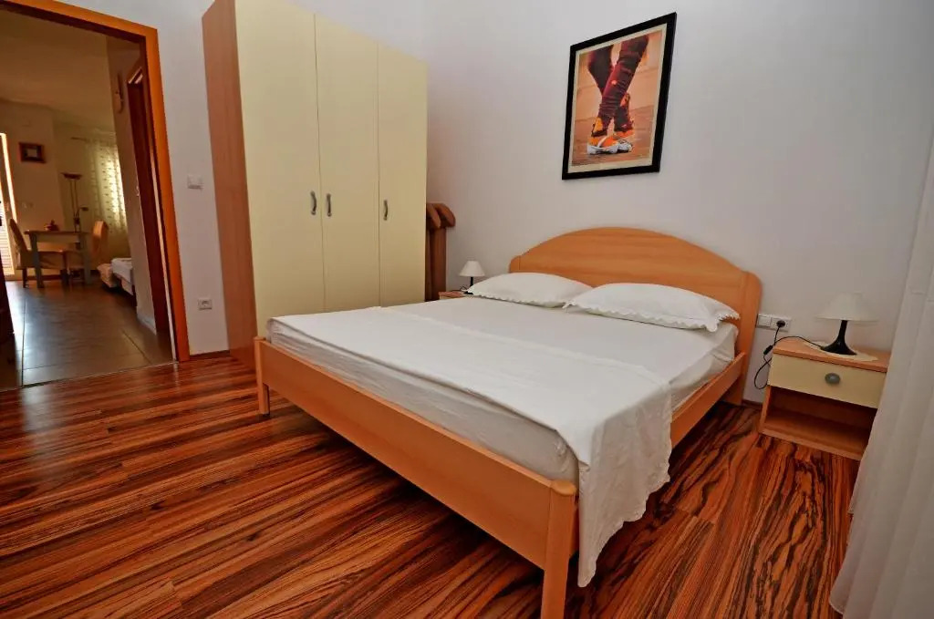 Apartments Jela