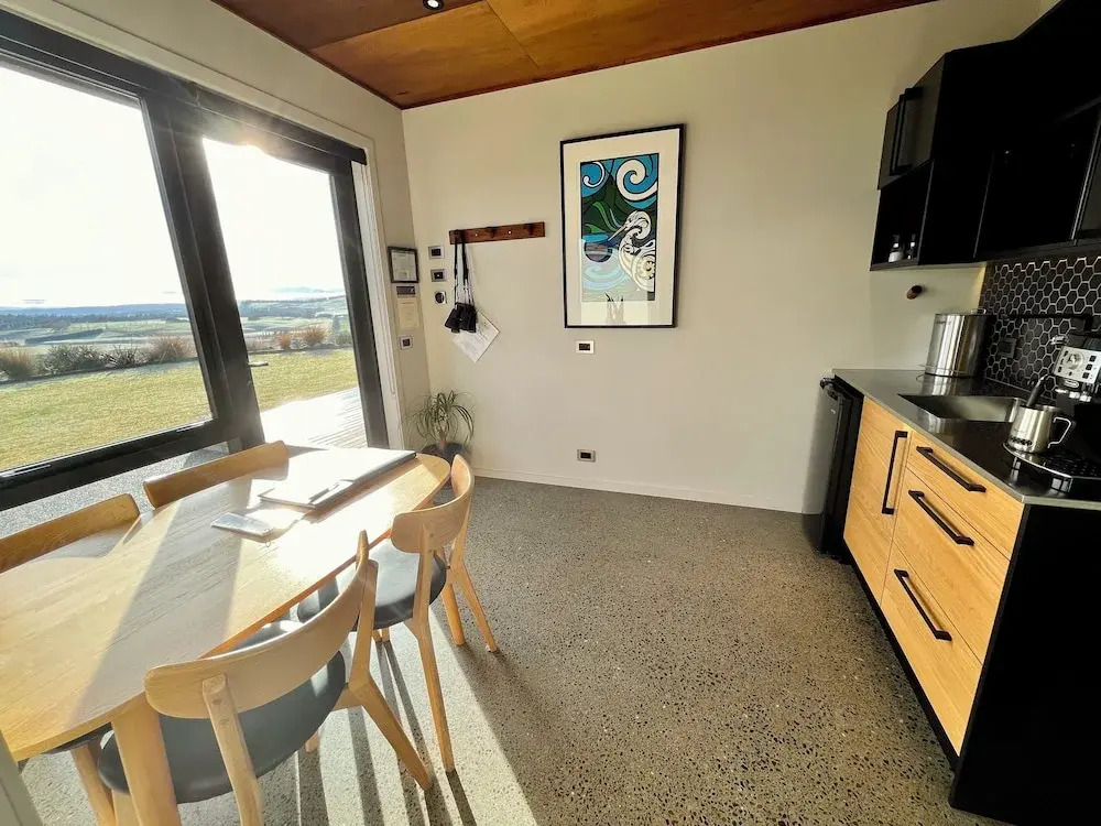 Fiordland Eco-Retreat -- Panoramic Views -- Hot Tub