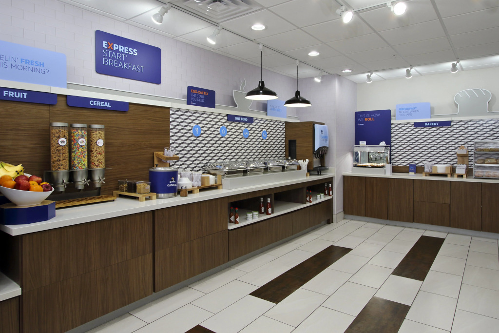 Holiday Inn Express & Suites Columbus North by IHG