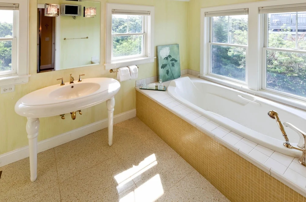 12 Bayberry Lane Home 2 Bedrooms 3 Bathrooms Home