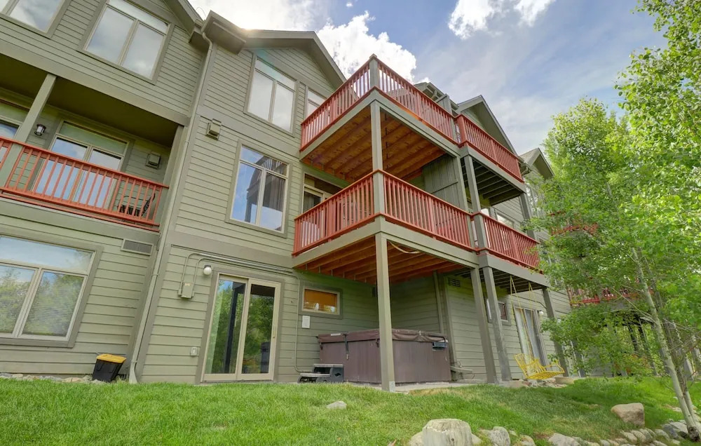 Prospector Point E 4br 3.5ba 4 Bedroom Townhouse by RedAwning