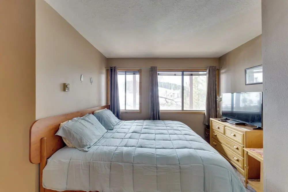 Walk to Lifts: Ski-in/ski-out Angel Fire Condo