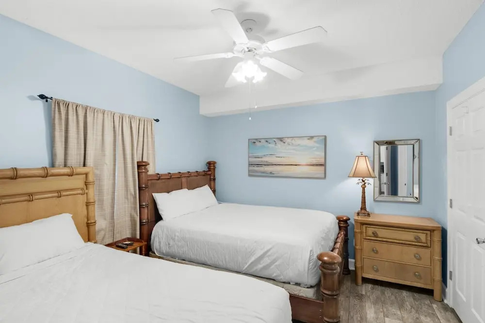 Twin Palms 402