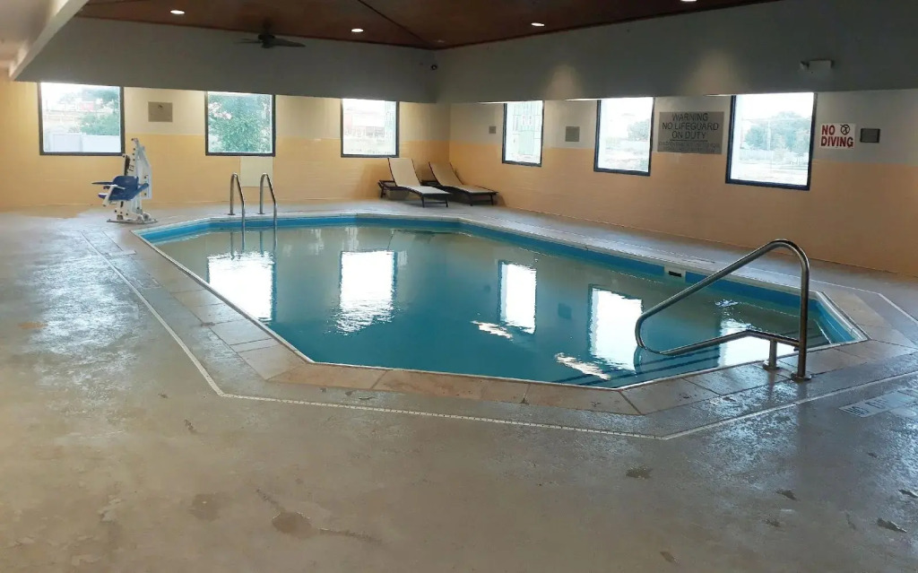 Country Inn & Suites by Radisson, DFW Airport South, TX