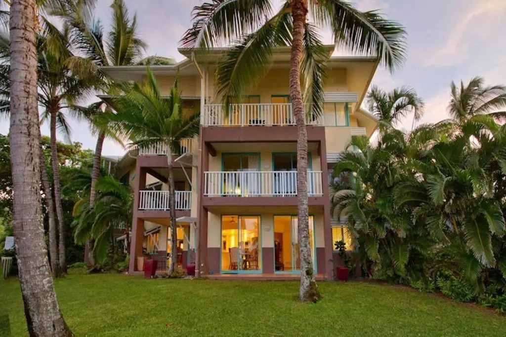 The Beach Shack 3BR Waterfront Resort, Own WIFI