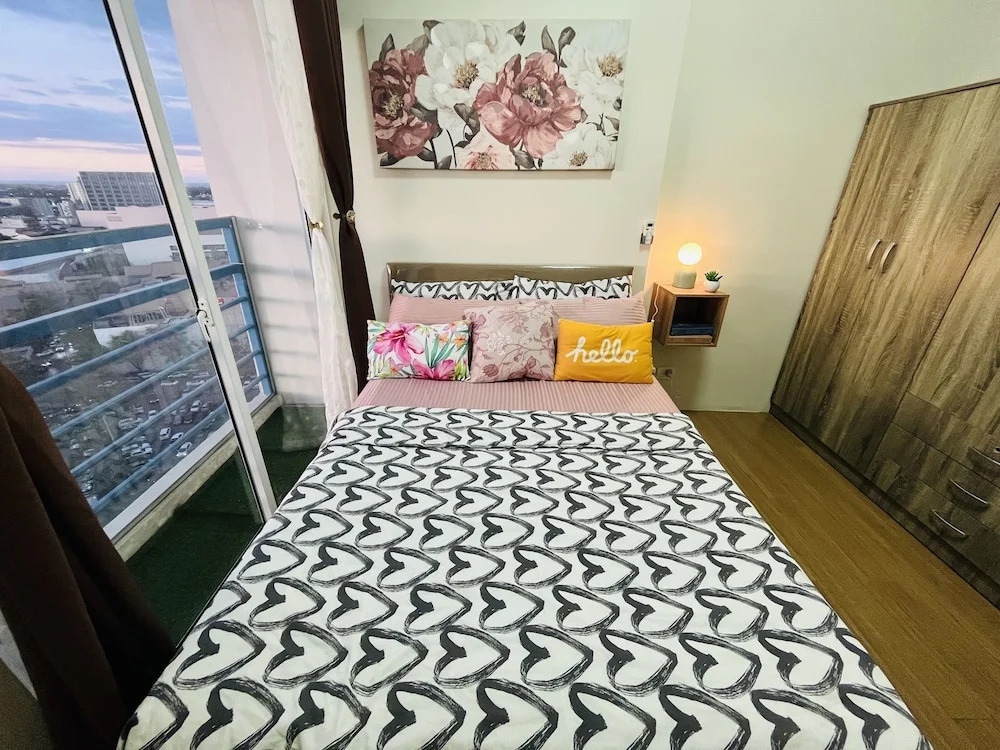 1-bed - Sleeps 4 With High Rise City View