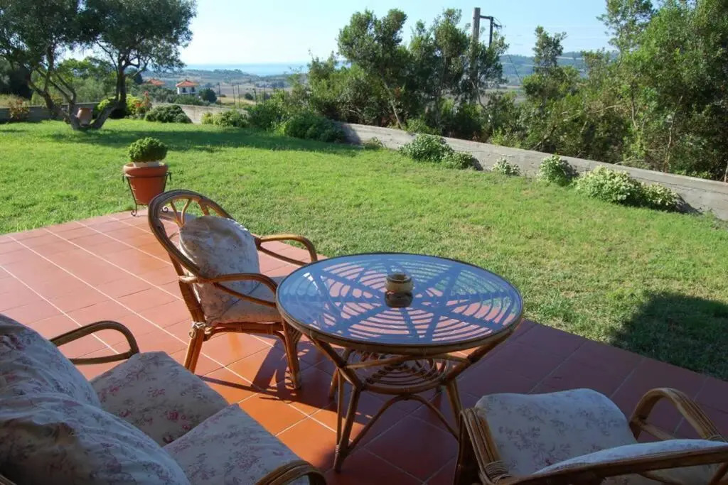 Family 5-bdrm villa with sea views on private land