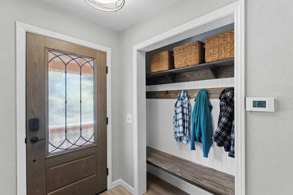 5bdr Stay w/ Fireplace, Game Room & Family-friendly Amenities Arrowhead Chalet by Avantstay